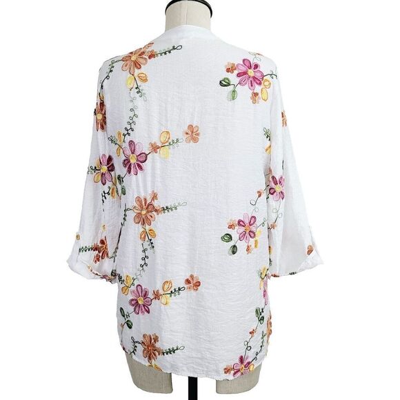 Kindred Womens Embroidered Floral V-Neck Button Boho Blouse‎ Size M 3/4 Sleeve - Picture 2 of 8